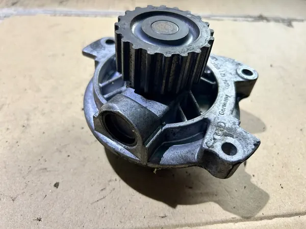 Vattenpump VW T4 LT 2.5 TDI 074121019C image 3