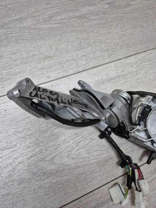 Ferrari California vänster spegelbas OEM 8Q9851111 image 6