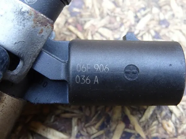 Iniettore carburante AUDI A4 B7 SEAT EXEO 2.0 TFSI 06F906036A image 3