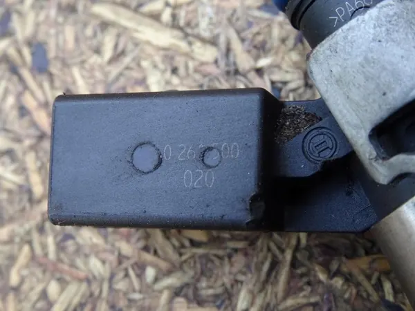 Iniettore carburante AUDI A4 B7 SEAT EXEO 2.0 TFSI 06F906036A image 4