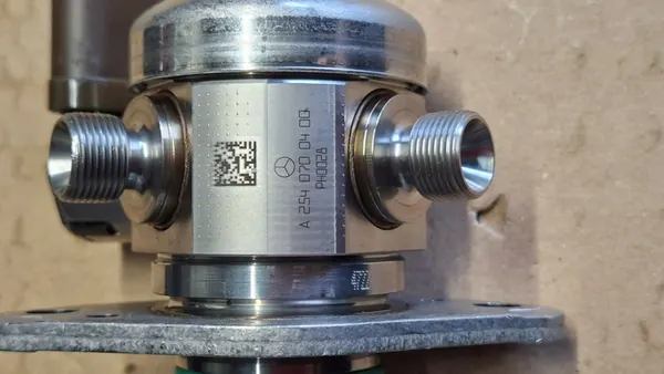 Hoge druk brandstofpomp Mercedes-Benz A2540700400 image 2