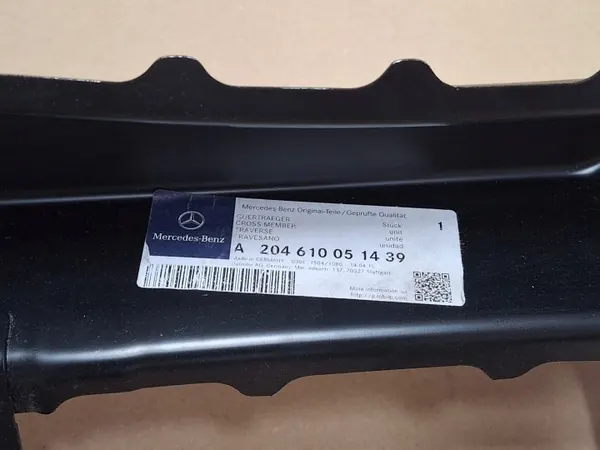 Trave Mercedes OEM A2046100514 Usado image 8