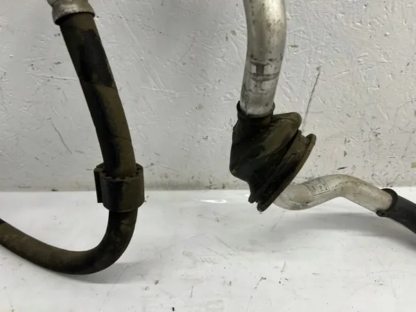 Air Conditioning Pipes Audi A4 B8 A5 2.0 TDI OEM 8K0260707S image 3