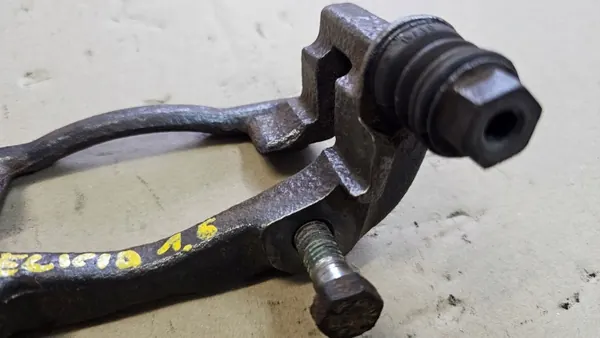 Support de serrage avant SKODA FELICIA 1.6 OEM image 3