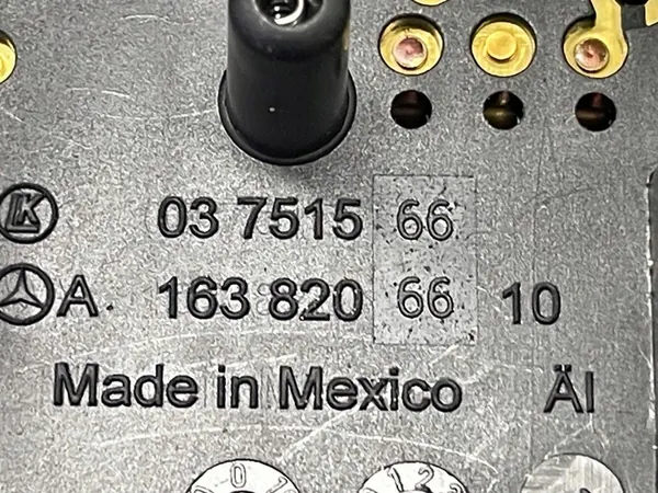 Mercedes-Benz ML W163 2005 Raamknoppen OEM 03751566 image 9