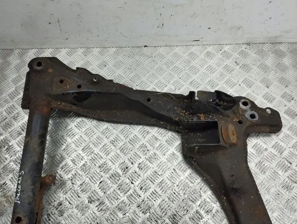 Honda CR-V 2005 Voorste hulpframe OEM AMD84145 image 5