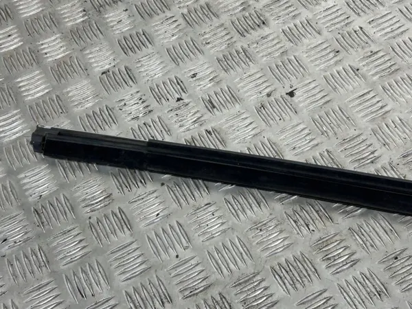 Jointure vitre arrière Tesla Model X OEM 103217500C image 7