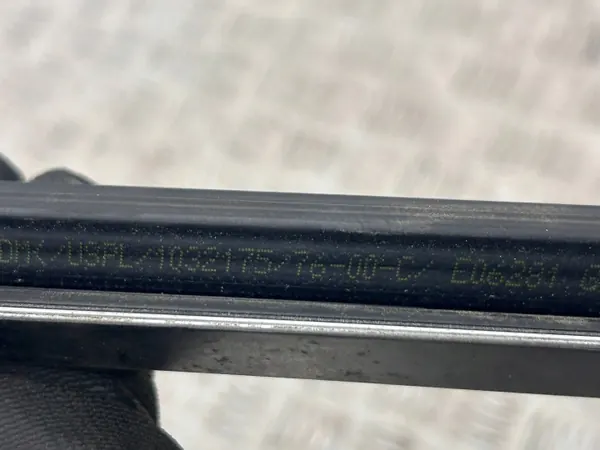 Jointure vitre arrière Tesla Model X OEM 103217500C image 8