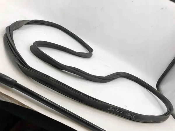 VW 5H9827705B Kofferbakdichting - Gebruikte staat image 2