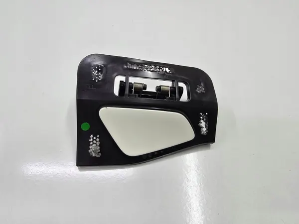 Audi A1 8X0 Ruitensproeierkap OEM 8X0807564 Rechts image 2