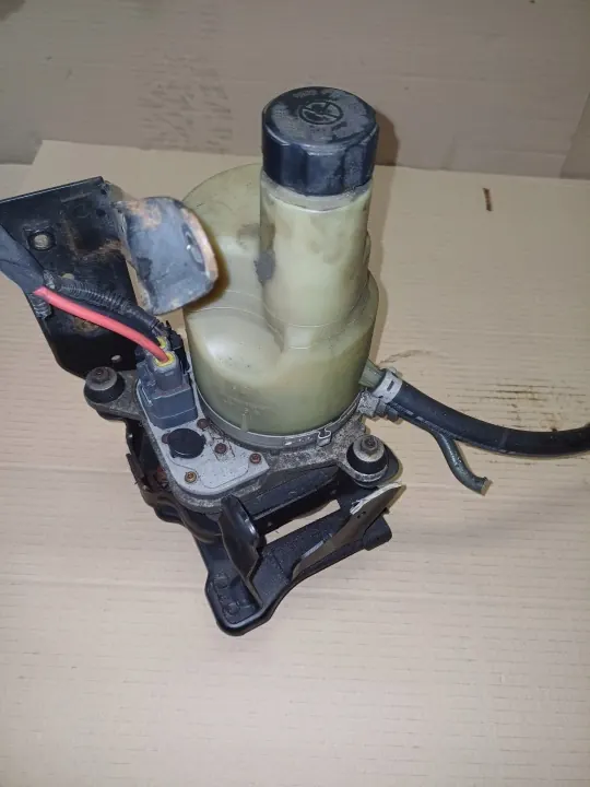 Pompe de direction Volvo OEM 9N51-3K514-AB image 5