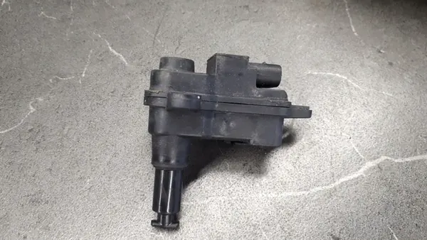 Bränsletankslucka Aktuator VW Golf VII image 2