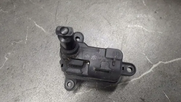 Bränsletankslucka Aktuator VW Golf VII image 3