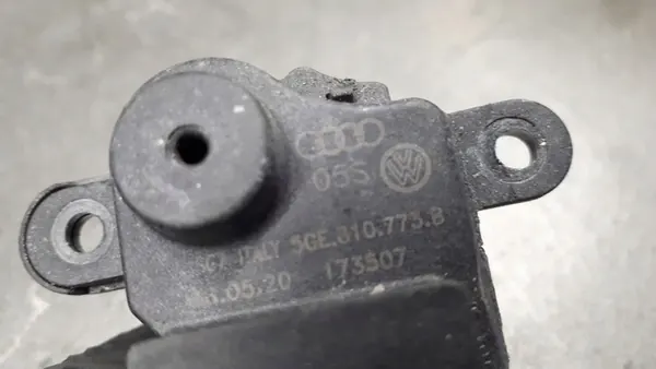 Bränsletankslucka Aktuator VW Golf VII image 4