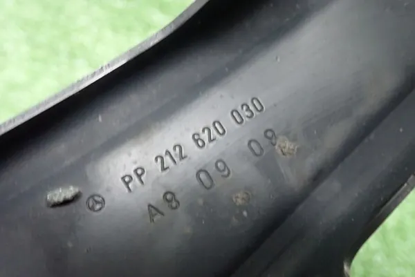 Mercedes W212 rechter Gurtabdeckung OEM A212620030 image 3