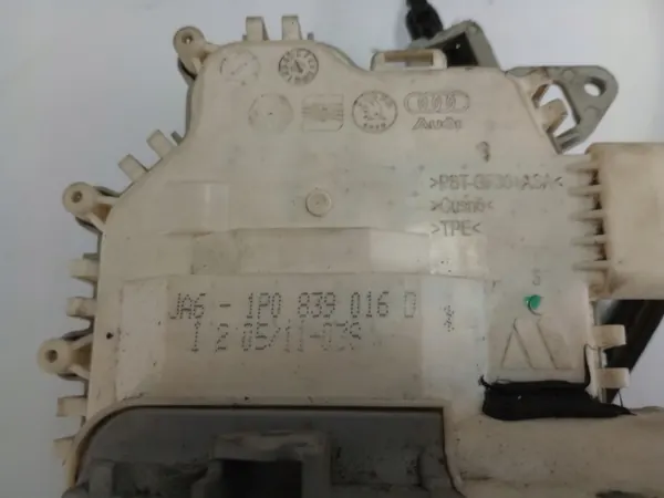 SEAT Türschloss Rechts Hinten 1P0839016D image 3