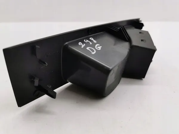 Opel Astra J 2011 Interruptores de janela traseira direita OEM 13301888 image 5