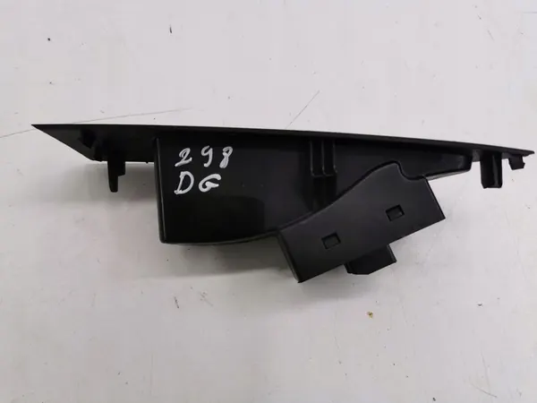 Opel Astra J 2011 Interruptores de janela traseira direita OEM 13301888 image 6