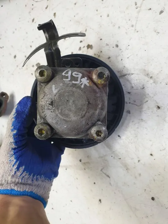 Volvo 2.4 D5 Pompe de Direction 7611332112 image 3