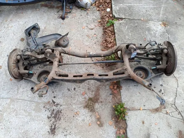 Viga suspensión trasera OEM Wrakowisko-16269- Audi A3 image 2