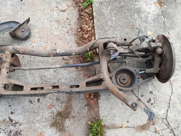 Viga suspensión trasera OEM Wrakowisko-16269- Audi A3 image 3