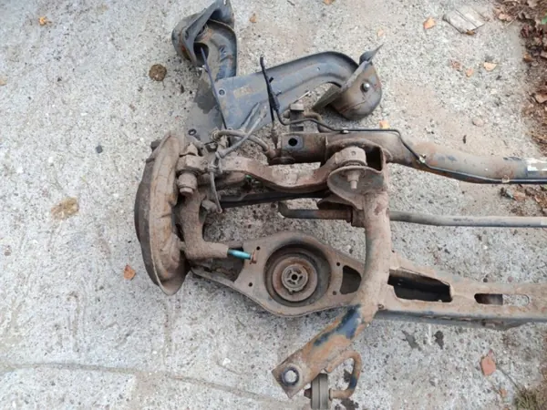 Viga suspensión trasera OEM Wrakowisko-16269- Audi A3 image 4