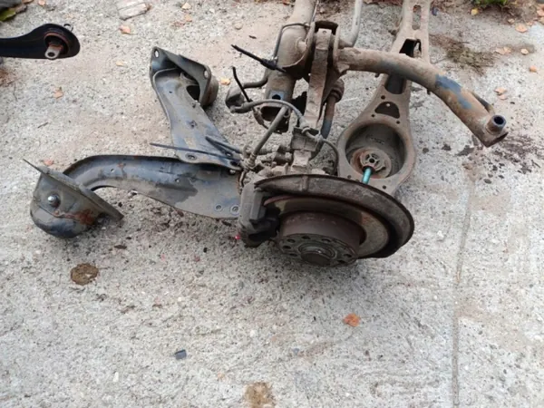 Viga suspensión trasera OEM Wrakowisko-16269- Audi A3 image 5