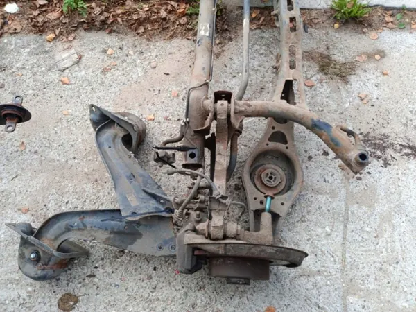 Viga suspensión trasera OEM Wrakowisko-16269- Audi A3 image 6