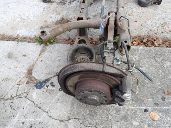 Viga suspensión trasera OEM Wrakowisko-16269- Audi A3 image 8