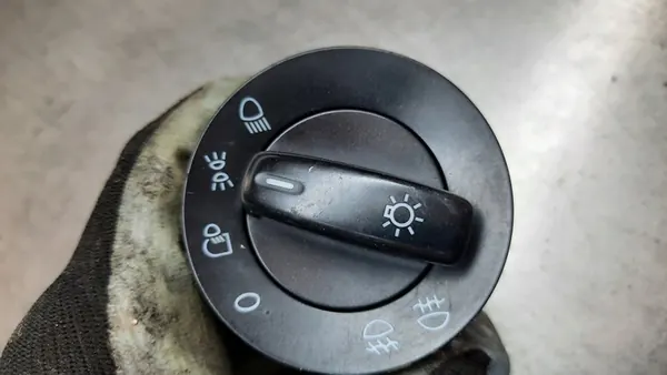 Lichtschalter VW Golf V 1.6B 07R image 2