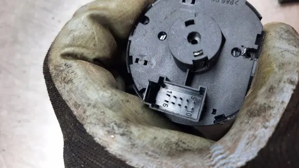 Lichtschalter VW Golf V 1.6B 07R image 4