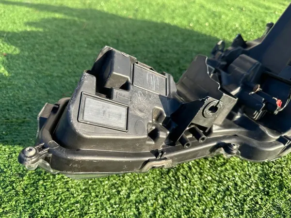 Farola delantera derecha LED TOYOTA COROLLA E21 HB Kombi image 5