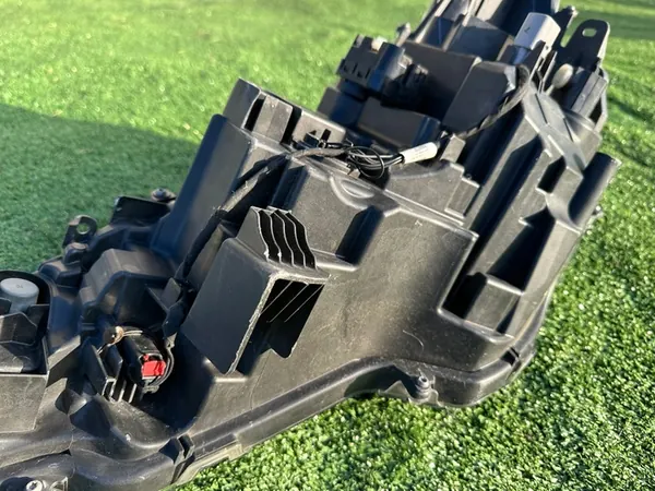 Farola delantera derecha LED TOYOTA COROLLA E21 HB Kombi image 6