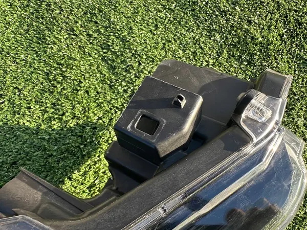 Farola delantera derecha LED TOYOTA COROLLA E21 HB Kombi image 9