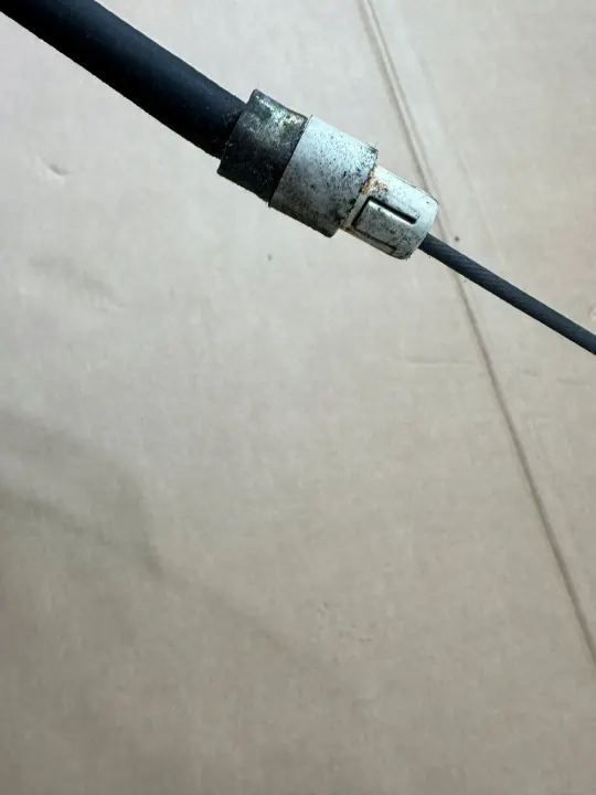 Mercedes käsijarrunahka OEM 2304200385 SL R230 image 6