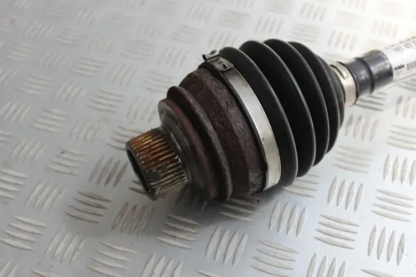 Framhalvaxel vänster/höger OEM 8K0407271AH Audi image 4