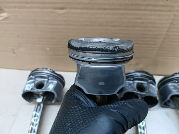 Kolv Vevstake Set OEM A2820301600 - Begagnad image 3