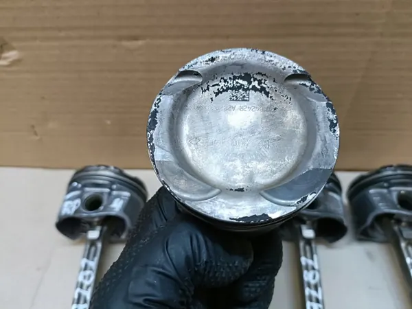 Kolv Vevstake Set OEM A2820301600 - Begagnad image 4