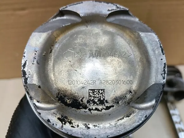 Kolv Vevstake Set OEM A2820301600 - Begagnad image 5