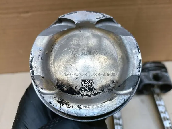 Kolv Vevstake Set OEM A2820301600 - Begagnad image 6