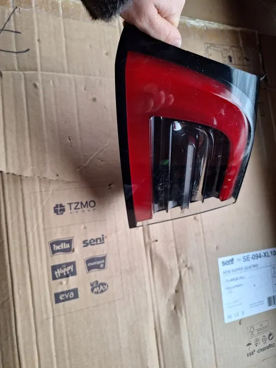 Vasen Takavalaisin Tesla Model 3 Model Y image 7