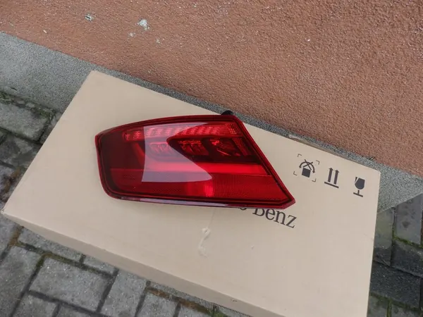 Luz trasera izquierda Audi A3 8V Sportback image 2