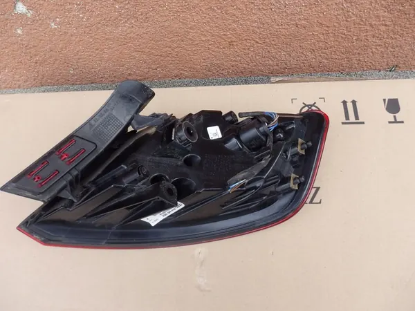 Luz trasera izquierda Audi A3 8V Sportback image 5