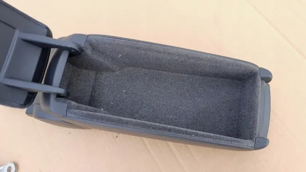 Audi A6 C5 Donker Fluweel Armsteun OEM image 9