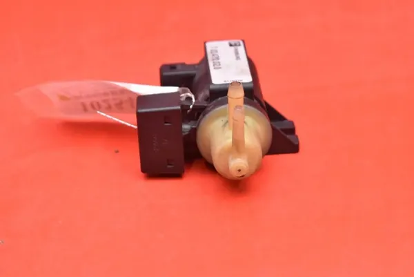 Válvula de vácuo Opel Signum C 1.9 CDTI 150 CV 05-08 image 6