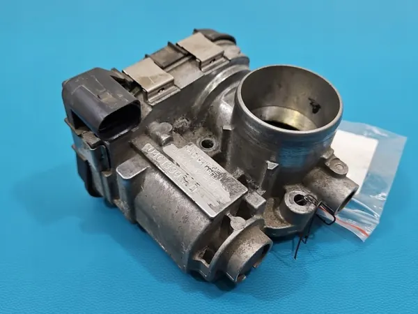 Gasklep Skoda Fabia III 1.0 MPI CHYE 04C133062D image 2