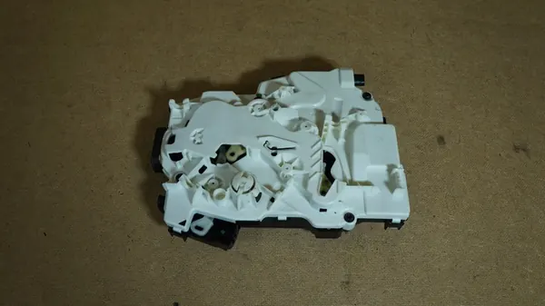 HÖGER SKJUTDÖRRSLOCK MERCEDES VITO A447 A4477302702 image 2