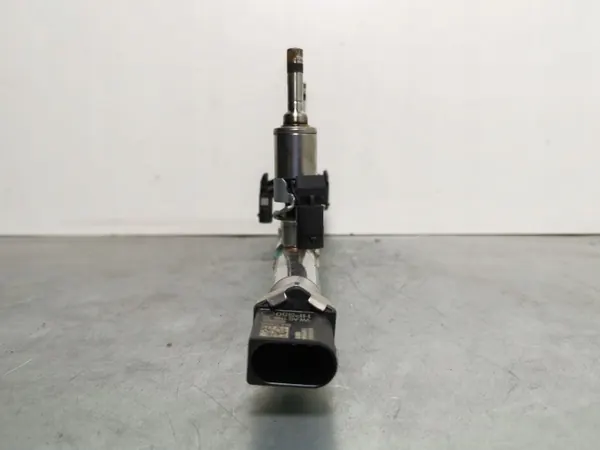 SEAT Arona 2018 Injectorset OEM 04C906054C image 3