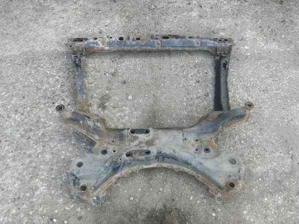 Toyota RAV4 Voorste hulpframe OEM AMD18092 image 2
