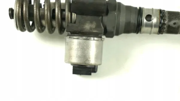 Pompe d'injection OEM 03G130073B pour VW Golf V 2.0 TDI image 4